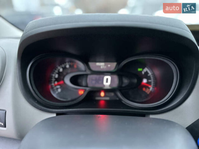 Серый Рено Трафик, объемом двигателя 1.6 л и пробегом 195 тыс. км за 17500 $, фото 16 на Automoto.ua