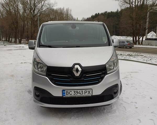 Серый Рено Трафик, объемом двигателя 1.6 л и пробегом 190 тыс. км за 18000 $, фото 1 на Automoto.ua