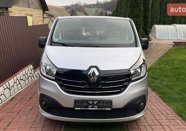 Серый Рено Трафик, объемом двигателя 1.6 л и пробегом 171 тыс. км за 19900 $, фото 2 на Automoto.ua