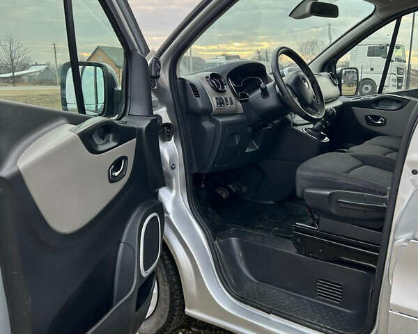 Серый Рено Трафик, объемом двигателя 1.6 л и пробегом 198 тыс. км за 15500 $, фото 7 на Automoto.ua