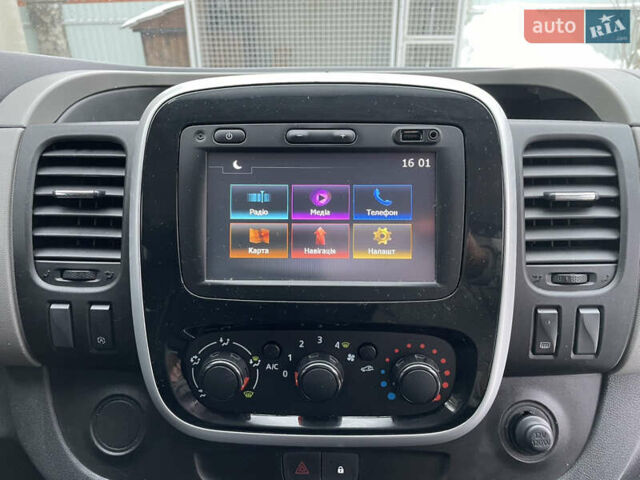 Серый Рено Трафик, объемом двигателя 0 л и пробегом 257 тыс. км за 15800 $, фото 25 на Automoto.ua