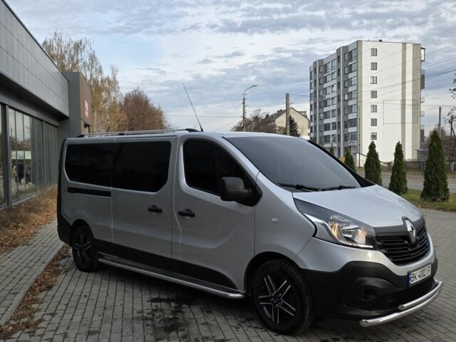 Серый Рено Трафик, объемом двигателя 1.6 л и пробегом 225 тыс. км за 24372 $, фото 1 на Automoto.ua