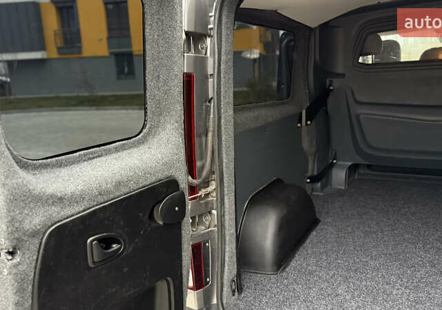 Серый Рено Трафик, объемом двигателя 1.6 л и пробегом 231 тыс. км за 16950 $, фото 35 на Automoto.ua