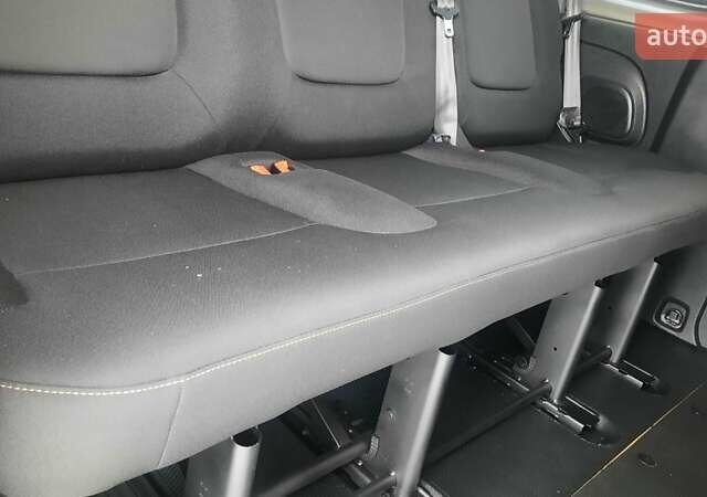 Сірий Рено Трафік, об'ємом двигуна 1.6 л та пробігом 237 тис. км за 19300 $, фото 40 на Automoto.ua