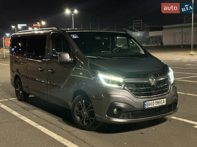 Серый Рено Трафик, объемом двигателя 2 л и пробегом 157 тыс. км за 27300 $, фото 1 на Automoto.ua