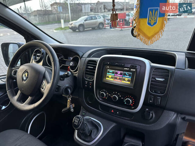Серый Рено Трафик, объемом двигателя 2 л и пробегом 157 тыс. км за 27300 $, фото 32 на Automoto.ua