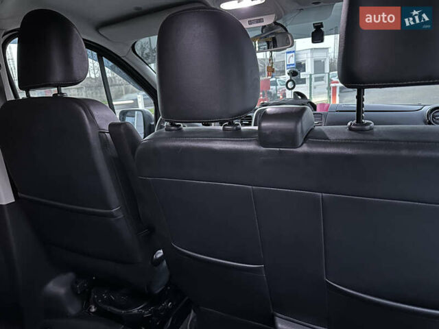 Серый Рено Трафик, объемом двигателя 2 л и пробегом 157 тыс. км за 27300 $, фото 60 на Automoto.ua