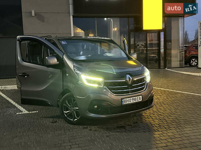 Серый Рено Трафик, объемом двигателя 2 л и пробегом 157 тыс. км за 27300 $, фото 26 на Automoto.ua