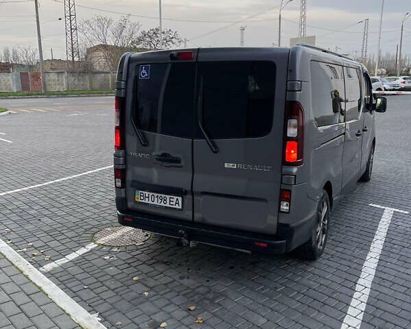 Серый Рено Трафик, объемом двигателя 2 л и пробегом 157 тыс. км за 27300 $, фото 25 на Automoto.ua