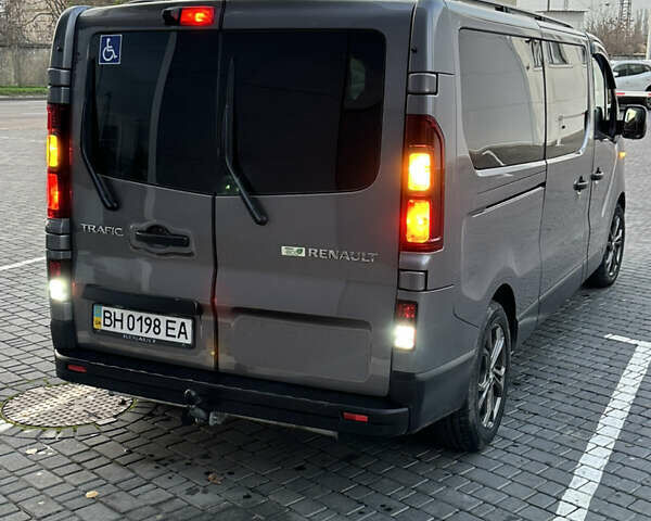 Серый Рено Трафик, объемом двигателя 2 л и пробегом 157 тыс. км за 27300 $, фото 23 на Automoto.ua