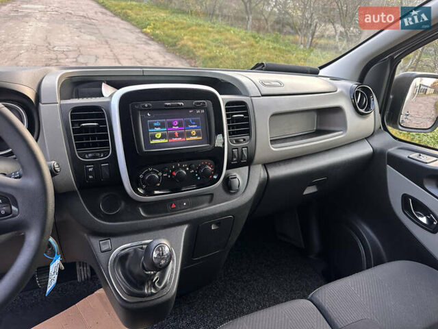 Серый Рено Трафик, объемом двигателя 1.6 л и пробегом 167 тыс. км за 18500 $, фото 16 на Automoto.ua