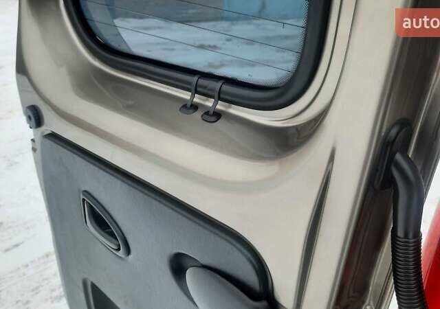 Сірий Рено Трафік, об'ємом двигуна 1.6 л та пробігом 237 тис. км за 19300 $, фото 49 на Automoto.ua