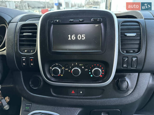 Серый Рено Трафик, объемом двигателя 2 л и пробегом 157 тыс. км за 27300 $, фото 36 на Automoto.ua