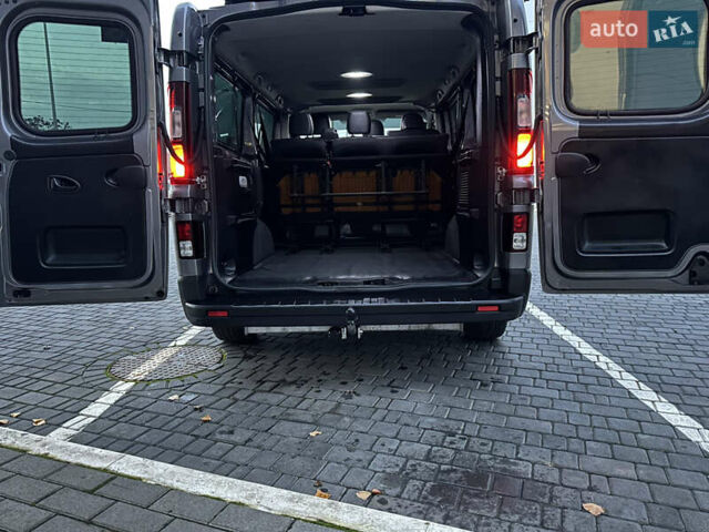 Серый Рено Трафик, объемом двигателя 2 л и пробегом 157 тыс. км за 27300 $, фото 66 на Automoto.ua