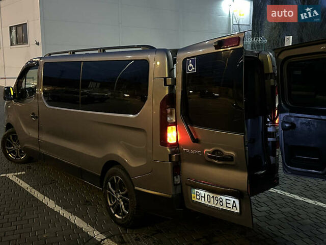 Серый Рено Трафик, объемом двигателя 2 л и пробегом 157 тыс. км за 27300 $, фото 28 на Automoto.ua