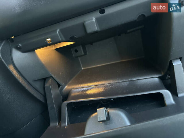 Серый Рено Трафик, объемом двигателя 2 л и пробегом 157 тыс. км за 27300 $, фото 34 на Automoto.ua