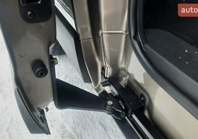 Сірий Рено Трафік, об'ємом двигуна 1.6 л та пробігом 237 тис. км за 19300 $, фото 42 на Automoto.ua