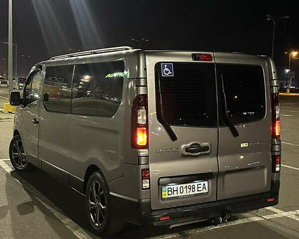 Серый Рено Трафик, объемом двигателя 2 л и пробегом 157 тыс. км за 27300 $, фото 13 на Automoto.ua