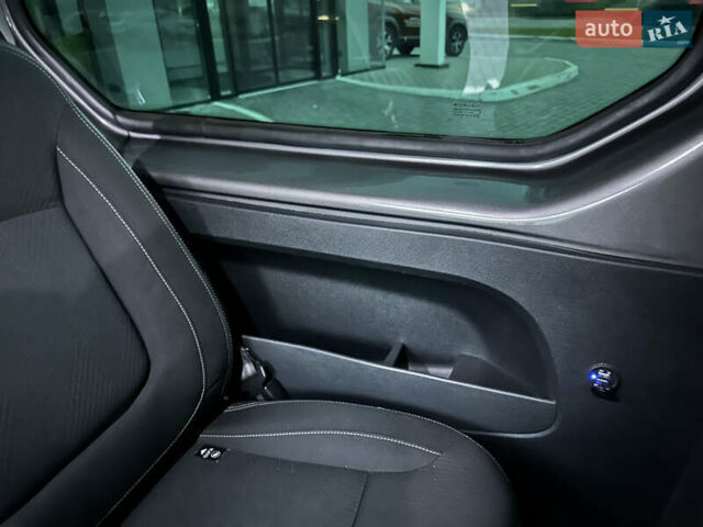 Серый Рено Трафик, объемом двигателя 2 л и пробегом 157 тыс. км за 27300 $, фото 58 на Automoto.ua