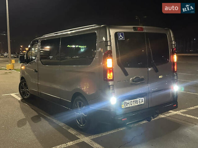 Серый Рено Трафик, объемом двигателя 2 л и пробегом 157 тыс. км за 27300 $, фото 14 на Automoto.ua