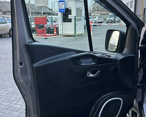 Серый Рено Трафик, объемом двигателя 2 л и пробегом 157 тыс. км за 27300 $, фото 41 на Automoto.ua