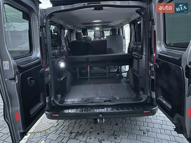 Серый Рено Трафик, объемом двигателя 2 л и пробегом 157 тыс. км за 27300 $, фото 61 на Automoto.ua