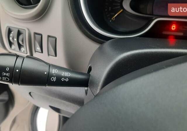 Сірий Рено Трафік, об'ємом двигуна 1.6 л та пробігом 237 тис. км за 19300 $, фото 16 на Automoto.ua