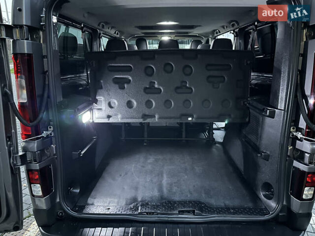 Серый Рено Трафик, объемом двигателя 2 л и пробегом 157 тыс. км за 27300 $, фото 72 на Automoto.ua