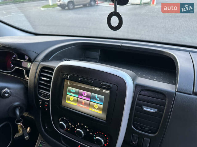 Серый Рено Трафик, объемом двигателя 2 л и пробегом 157 тыс. км за 27300 $, фото 35 на Automoto.ua