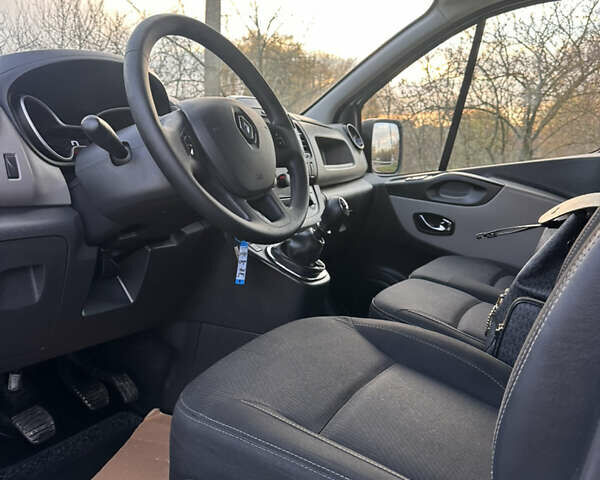 Серый Рено Трафик, объемом двигателя 1.6 л и пробегом 167 тыс. км за 18500 $, фото 15 на Automoto.ua