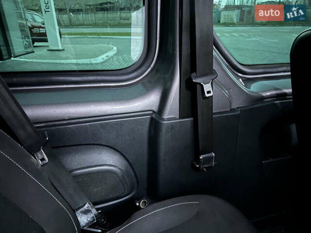 Серый Рено Трафик, объемом двигателя 2 л и пробегом 157 тыс. км за 27300 $, фото 56 на Automoto.ua