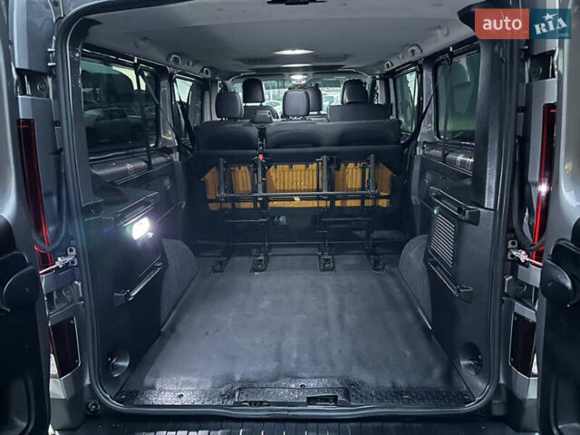 Серый Рено Трафик, объемом двигателя 2 л и пробегом 157 тыс. км за 27300 $, фото 63 на Automoto.ua