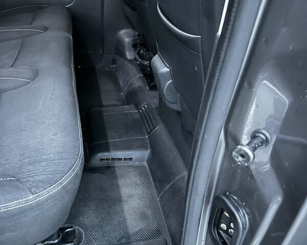 Серый Рено Трафик, объемом двигателя 2 л и пробегом 157 тыс. км за 27300 $, фото 59 на Automoto.ua