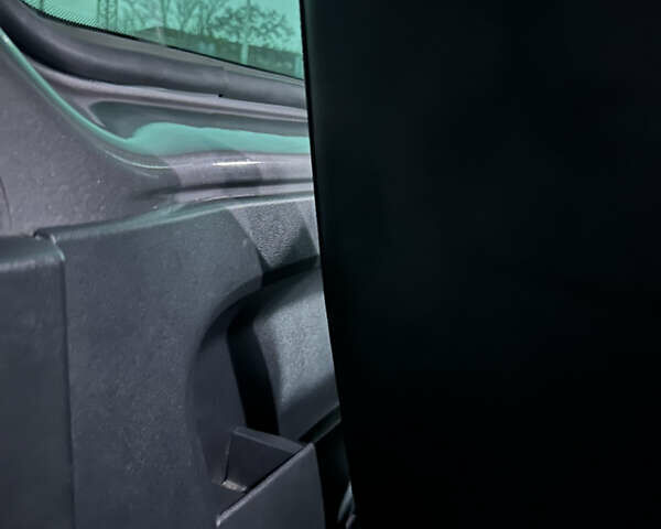 Серый Рено Трафик, объемом двигателя 2 л и пробегом 157 тыс. км за 27300 $, фото 57 на Automoto.ua