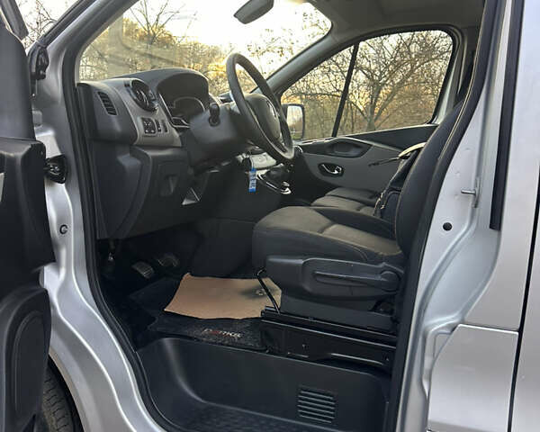 Серый Рено Трафик, объемом двигателя 1.6 л и пробегом 167 тыс. км за 18500 $, фото 14 на Automoto.ua