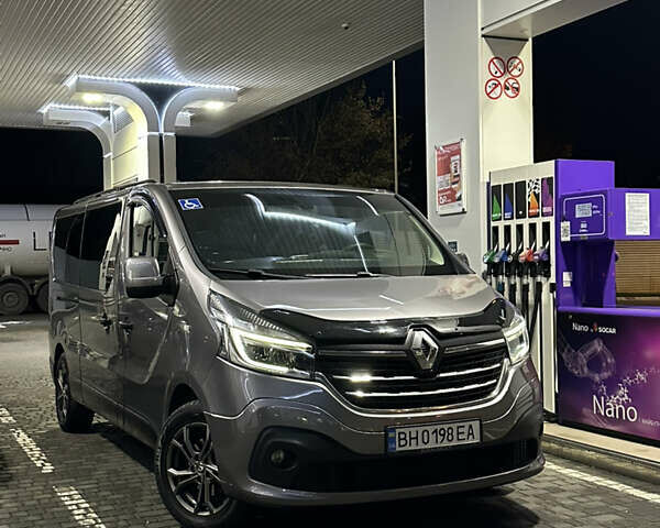 Серый Рено Трафик, объемом двигателя 2 л и пробегом 157 тыс. км за 27300 $, фото 7 на Automoto.ua