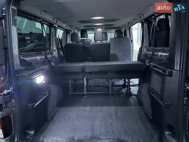 Серый Рено Трафик, объемом двигателя 2 л и пробегом 157 тыс. км за 27300 $, фото 62 на Automoto.ua