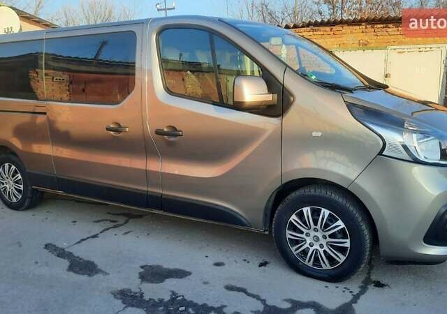 Сірий Рено Трафік, об'ємом двигуна 1.6 л та пробігом 237 тис. км за 19300 $, фото 2 на Automoto.ua