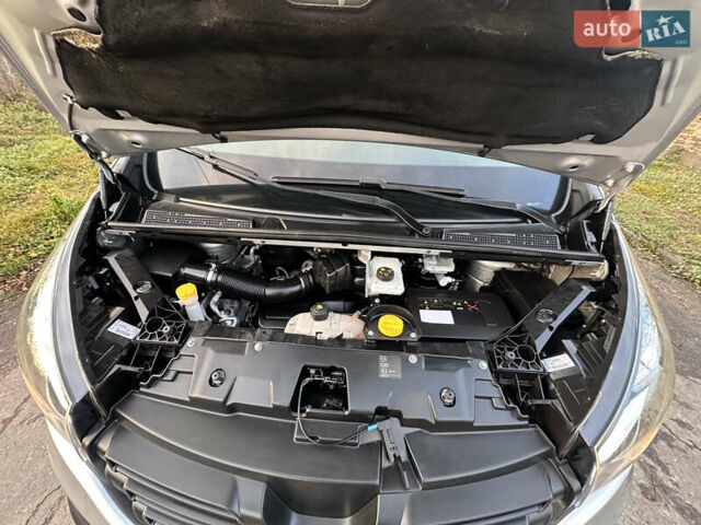 Серый Рено Трафик, объемом двигателя 1.6 л и пробегом 167 тыс. км за 18500 $, фото 40 на Automoto.ua