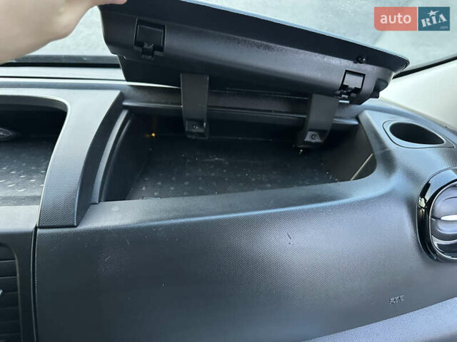 Серый Рено Трафик, объемом двигателя 2 л и пробегом 157 тыс. км за 27300 $, фото 33 на Automoto.ua