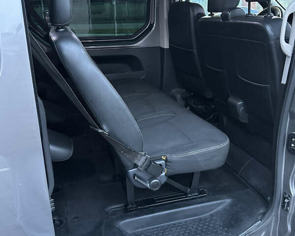 Серый Рено Трафик, объемом двигателя 2 л и пробегом 157 тыс. км за 27300 $, фото 52 на Automoto.ua