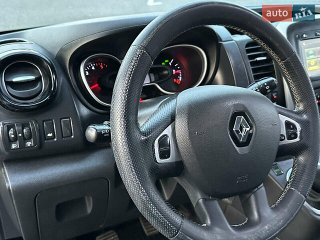 Серый Рено Трафик, объемом двигателя 2 л и пробегом 157 тыс. км за 27300 $, фото 43 на Automoto.ua