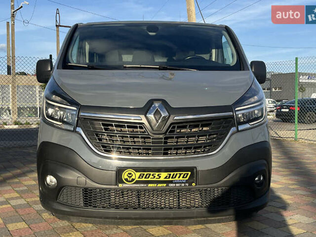Серый Рено Трафик, объемом двигателя 2 л и пробегом 106 тыс. км за 21850 $, фото 1 на Automoto.ua
