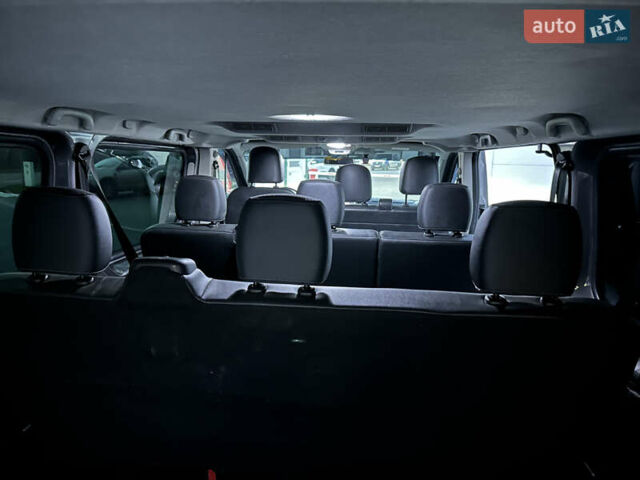 Серый Рено Трафик, объемом двигателя 2 л и пробегом 157 тыс. км за 27300 $, фото 68 на Automoto.ua