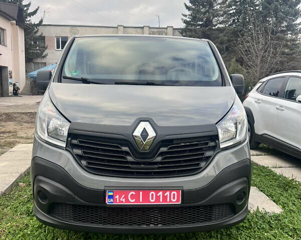 Серый Рено Трафик, объемом двигателя 1.6 л и пробегом 204 тыс. км за 16900 $, фото 1 на Automoto.ua