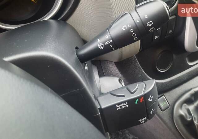 Сірий Рено Трафік, об'ємом двигуна 1.6 л та пробігом 237 тис. км за 19300 $, фото 17 на Automoto.ua