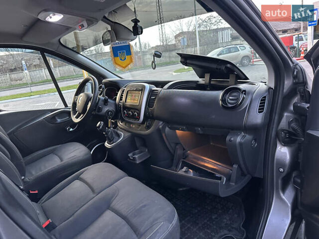 Серый Рено Трафик, объемом двигателя 2 л и пробегом 157 тыс. км за 27300 $, фото 30 на Automoto.ua