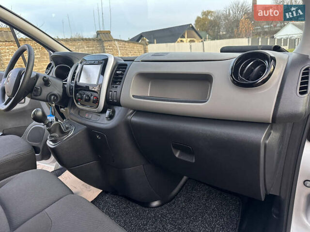 Серый Рено Трафик, объемом двигателя 1.6 л и пробегом 167 тыс. км за 18500 $, фото 31 на Automoto.ua