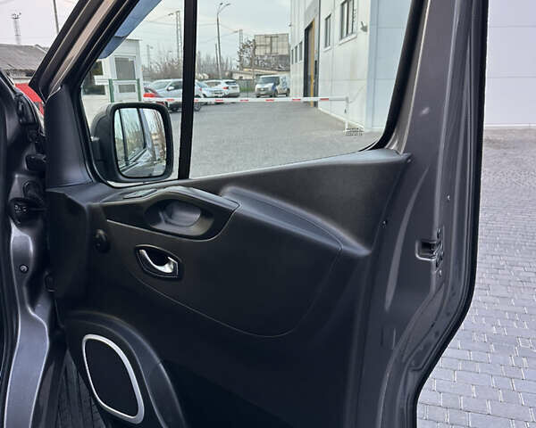 Серый Рено Трафик, объемом двигателя 2 л и пробегом 157 тыс. км за 27300 $, фото 50 на Automoto.ua