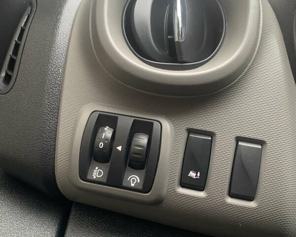 Серый Рено Трафик, объемом двигателя 1.6 л и пробегом 248 тыс. км за 16950 $, фото 12 на Automoto.ua